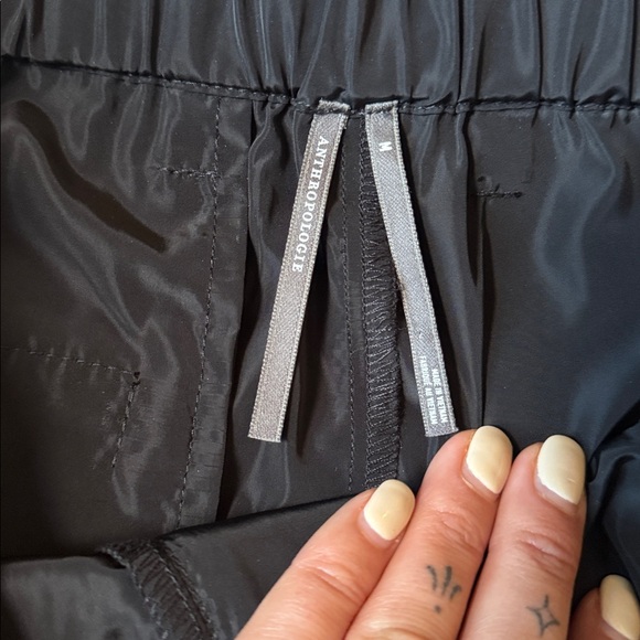 NWOT By Anthropologie Cargo Shorts Black - Sz Medium - Picture 11 of 14